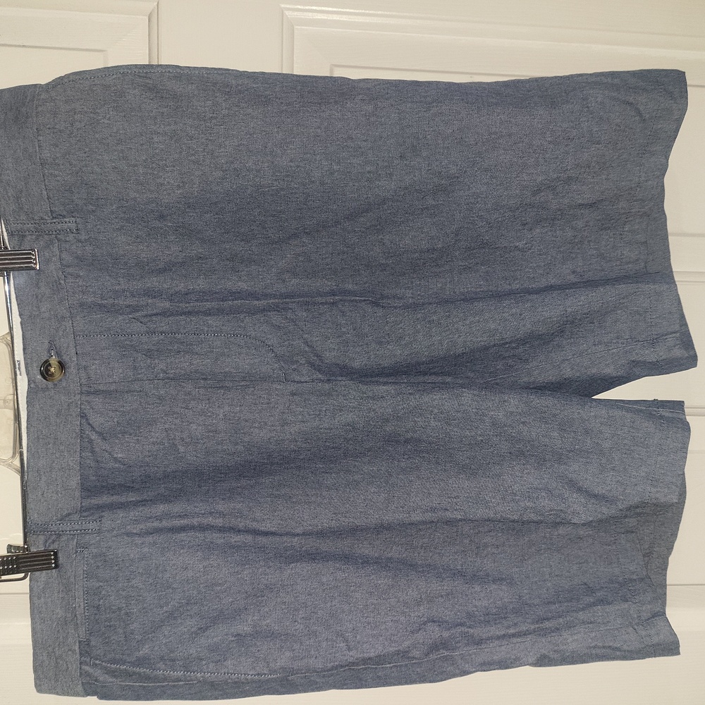 Old Navy Size 38 ultimate slim shorts
